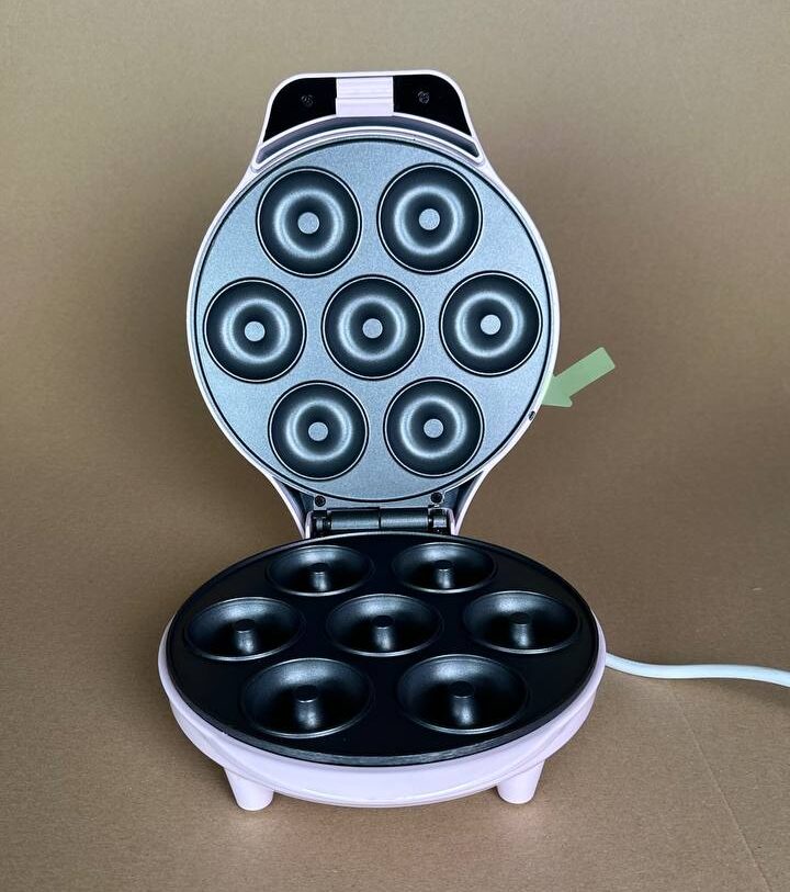 Машина за понички Bestron ADM218SDP Машина за понички Bestron ADM218SDP