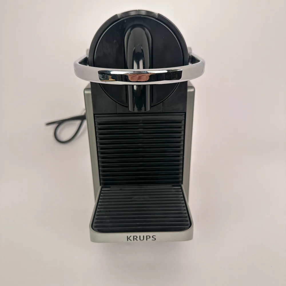 Кафемашина за капсули Nespresso Krups Pixie Titanium YY5290FD Кафемашина за капсули Nespresso Krups Pixie Titanium YY5290FD